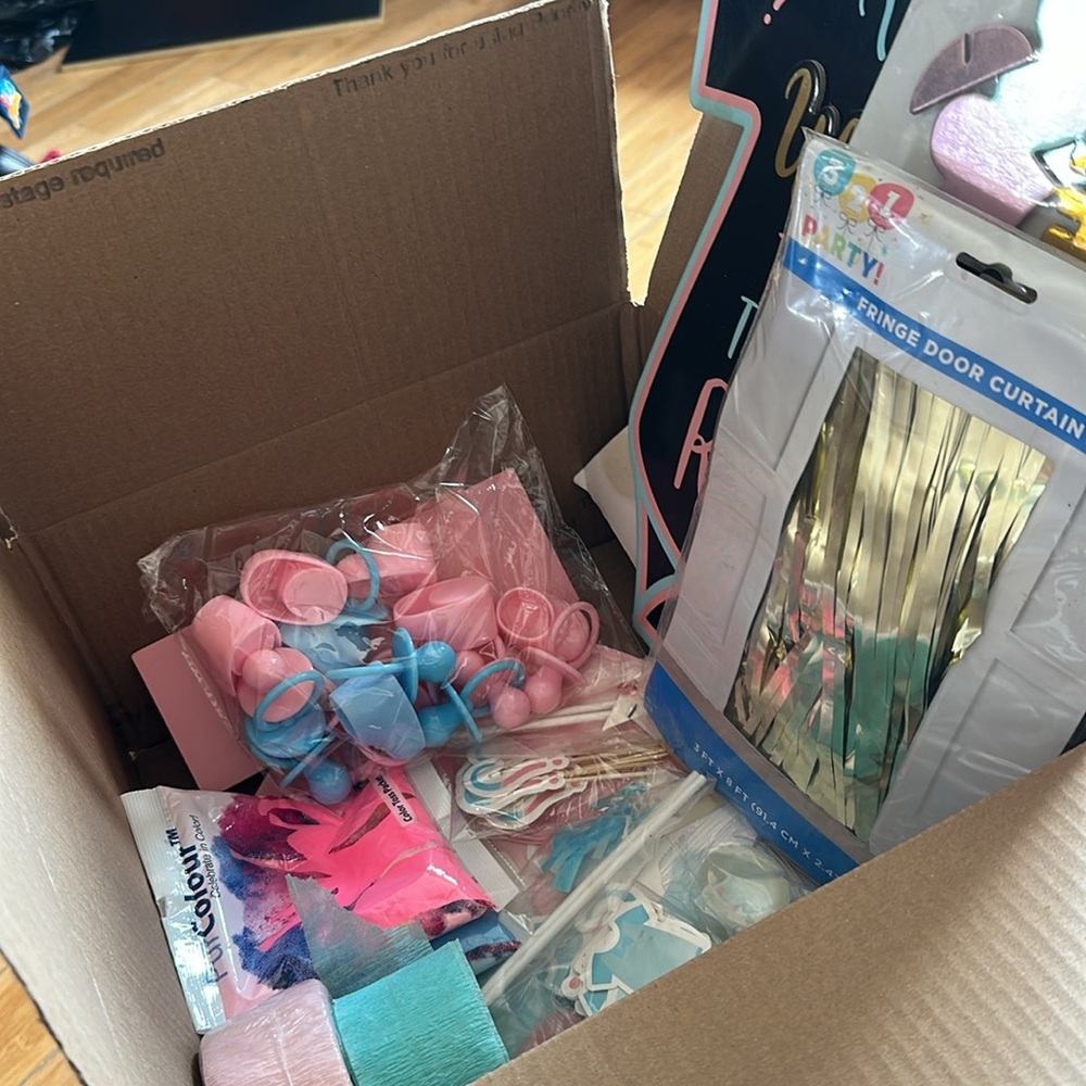 READY TO SHIP GENDER REVEAL DECOR BUNDLE 🎉🩵🩷 INCLUDES FREE BALLOONS 100+